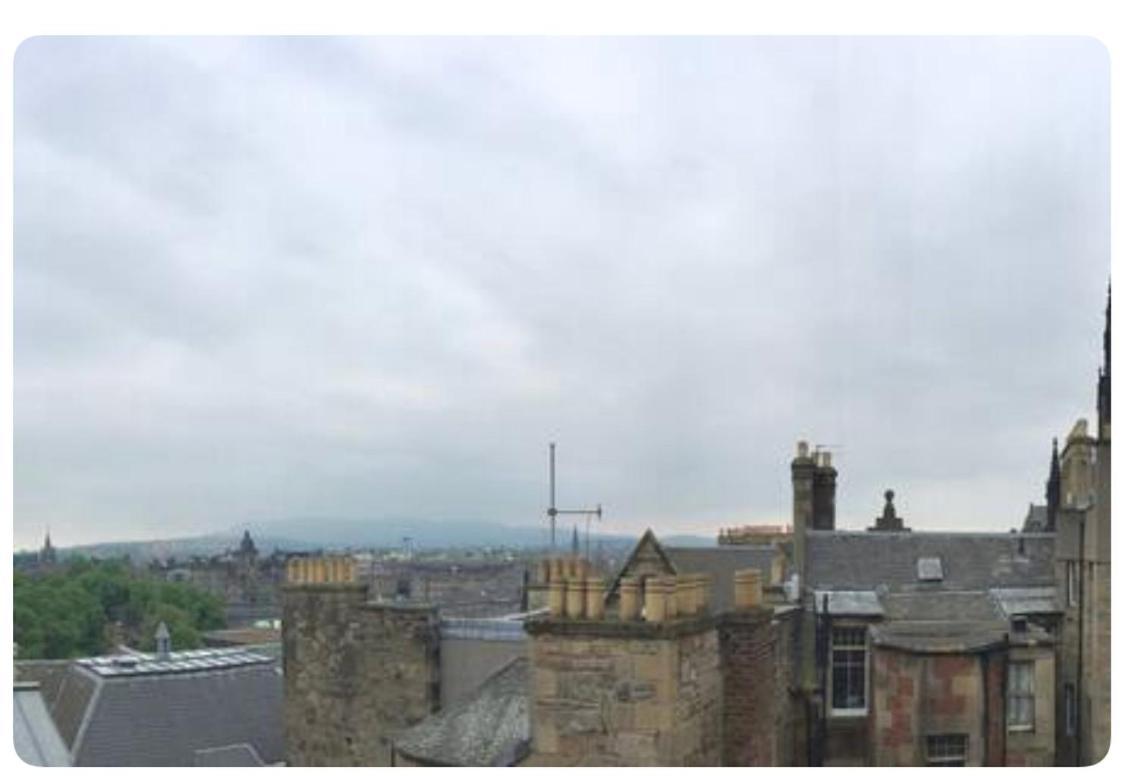 Old Town View Apartment Edinburgh Bagian luar foto
