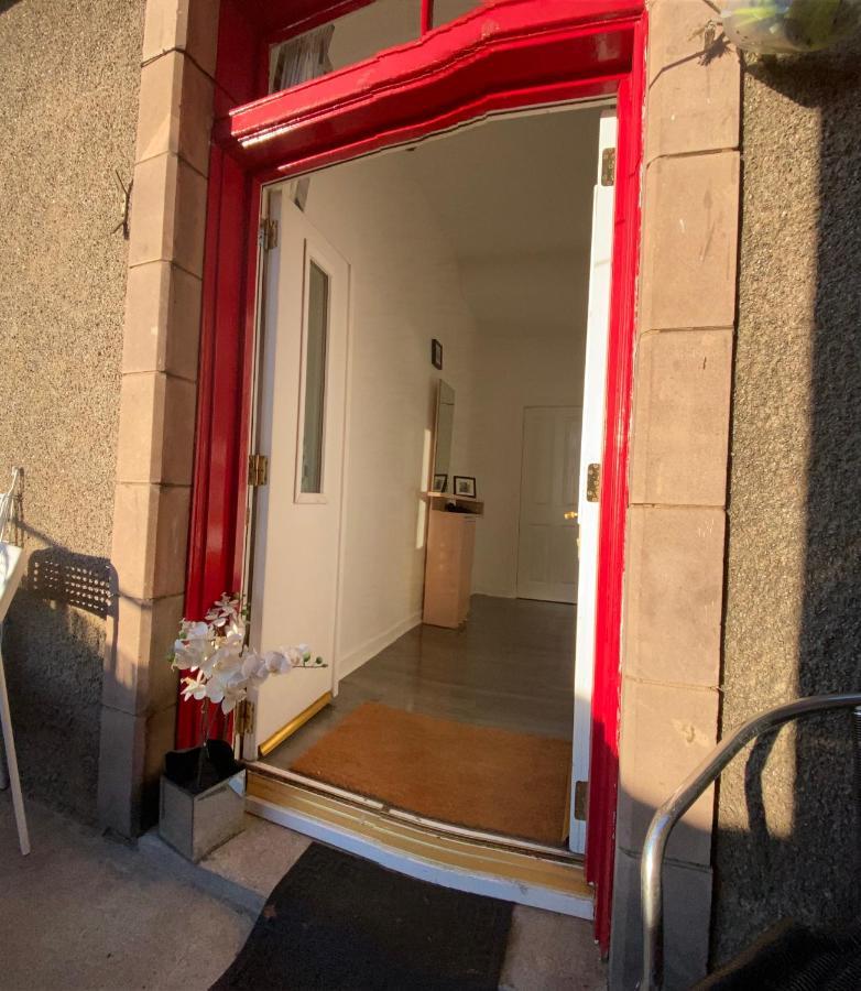 Old Town View Apartment Edinburgh Bagian luar foto