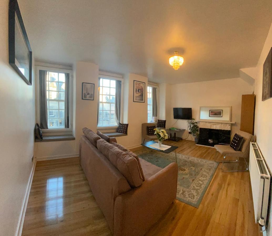 Old Town View Apartment Edinburgh Bagian luar foto