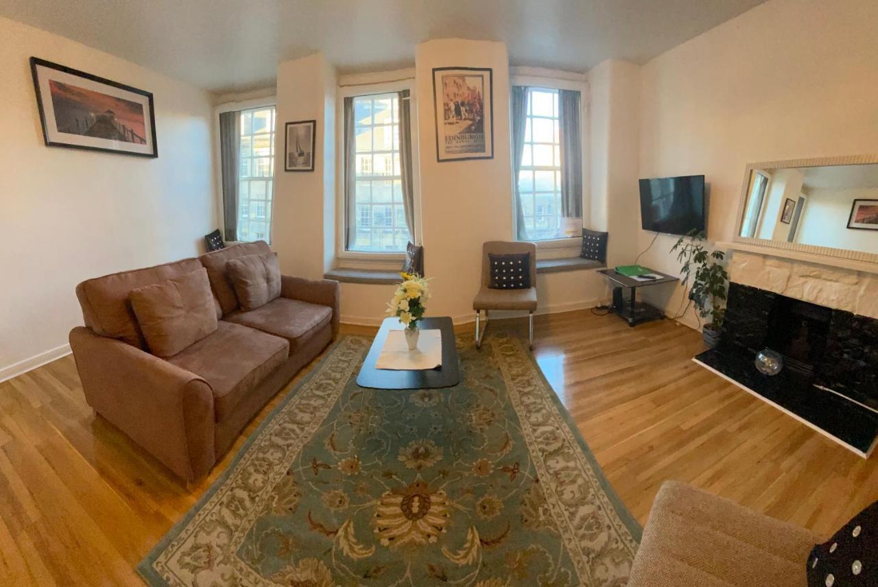 Old Town View Apartment Edinburgh Bagian luar foto
