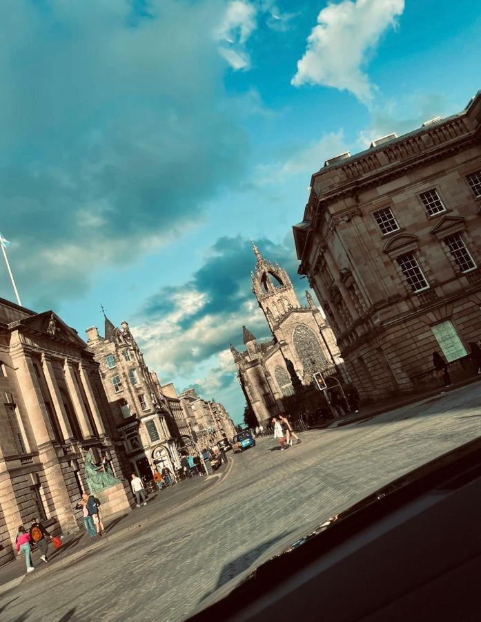 Old Town View Apartment Edinburgh Bagian luar foto